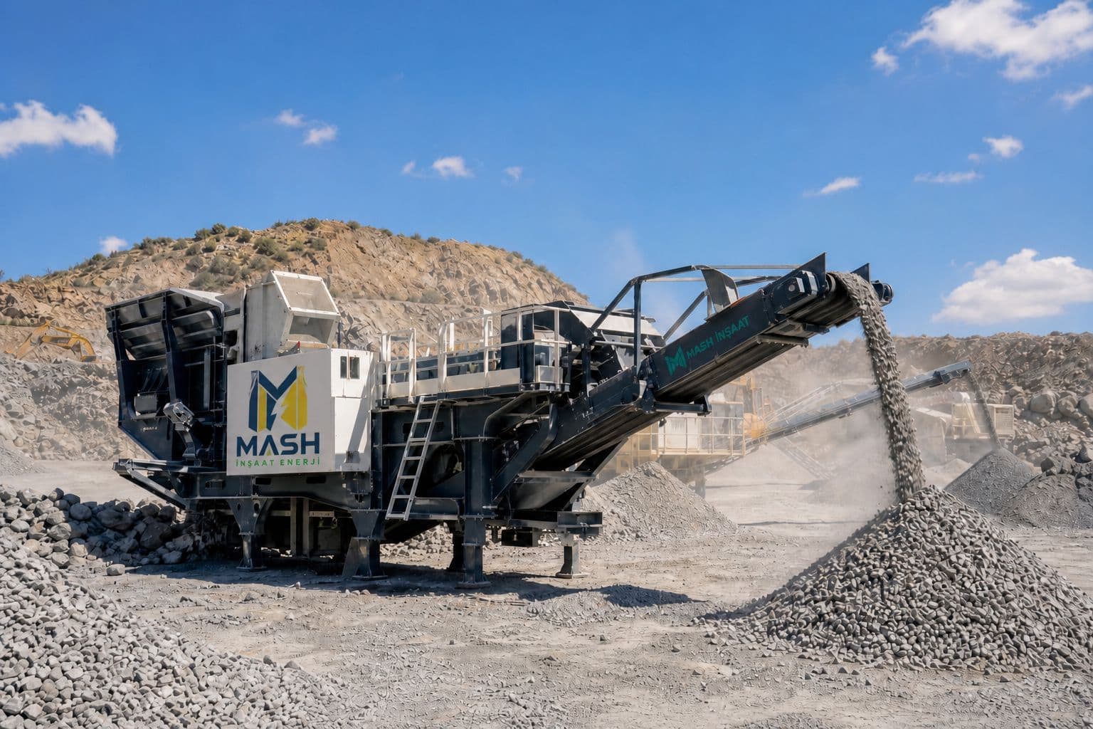 MASH İnşaat Enerji logolu konkasör ünitesi